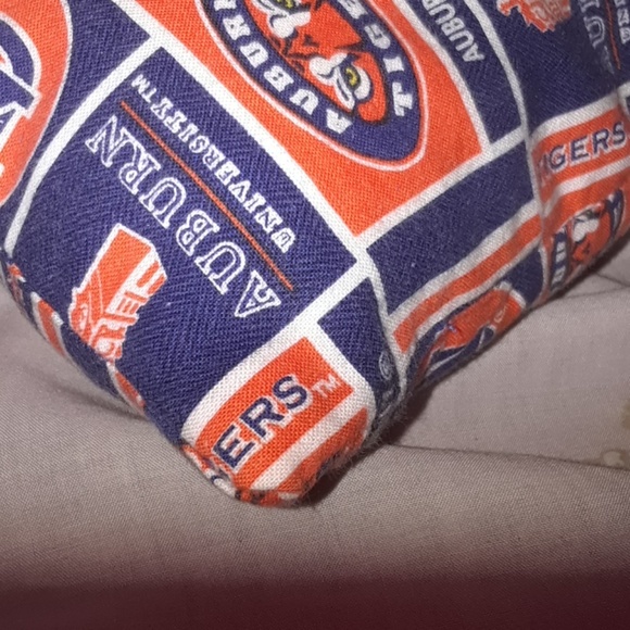 Auburn pillow - Picture 3 of 5